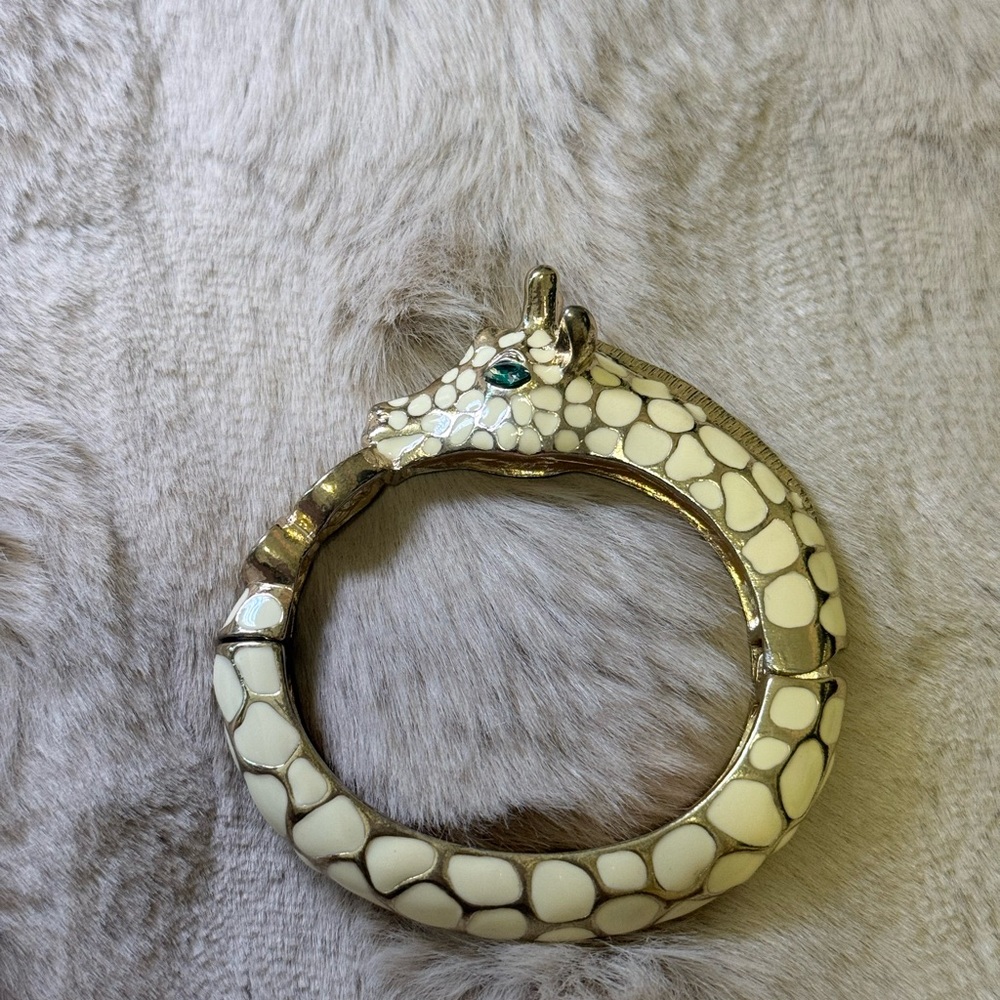 Gold & Cream Giraffe-Head Reptile Accessory Ring